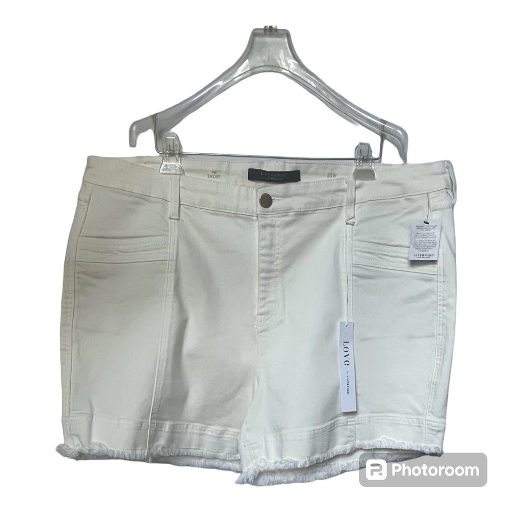 Liverpool off white shorts perfect for year round use great stretch denim 20W.
